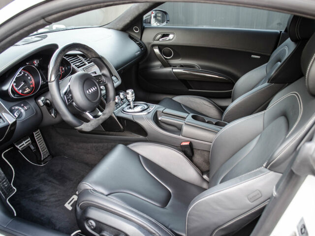 Білий Ауді R8, об'ємом двигуна 5.2 л та пробігом 38 тис. км за 63000 $, фото 31 на Automoto.ua
