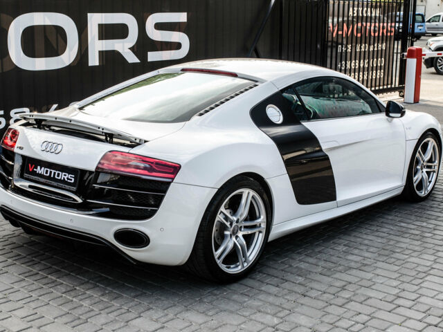Білий Ауді R8, об'ємом двигуна 5.2 л та пробігом 38 тис. км за 63000 $, фото 57 на Automoto.ua