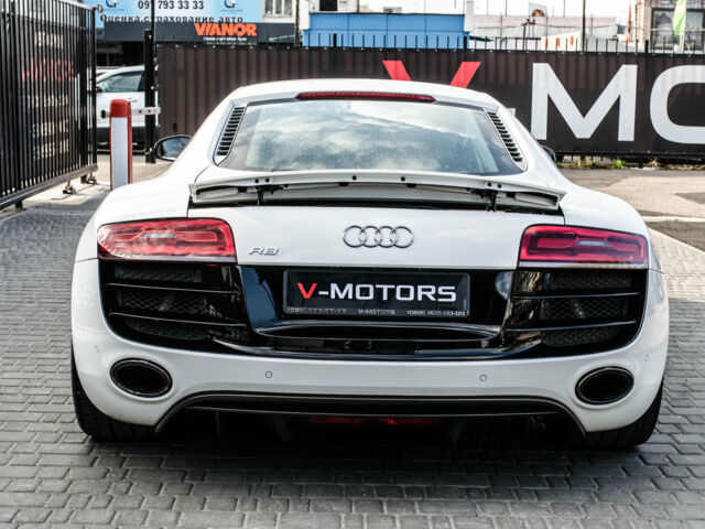 Білий Ауді R8, об'ємом двигуна 5.2 л та пробігом 38 тис. км за 63000 $, фото 11 на Automoto.ua
