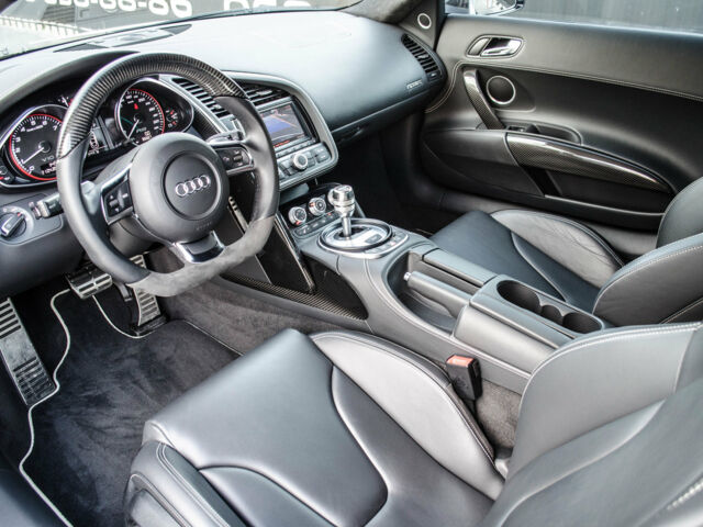 Білий Ауді R8, об'ємом двигуна 5.2 л та пробігом 38 тис. км за 63000 $, фото 28 на Automoto.ua