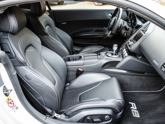 Білий Ауді R8, об'ємом двигуна 5.2 л та пробігом 38 тис. км за 63000 $, фото 29 на Automoto.ua