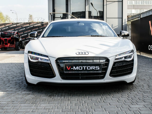 Білий Ауді R8, об'ємом двигуна 5.2 л та пробігом 38 тис. км за 63000 $, фото 4 на Automoto.ua