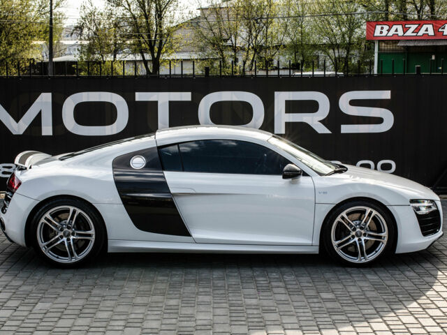 Білий Ауді R8, об'ємом двигуна 5.2 л та пробігом 38 тис. км за 63000 $, фото 7 на Automoto.ua
