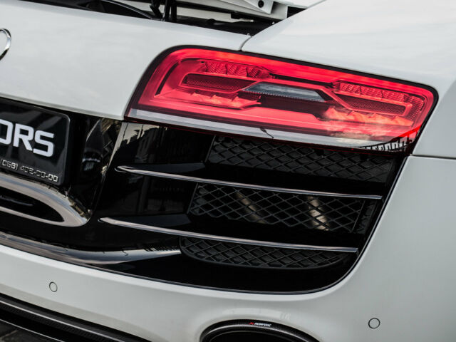 Білий Ауді R8, об'ємом двигуна 5.2 л та пробігом 38 тис. км за 63000 $, фото 16 на Automoto.ua