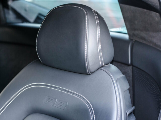 Білий Ауді R8, об'ємом двигуна 5.2 л та пробігом 38 тис. км за 63000 $, фото 46 на Automoto.ua