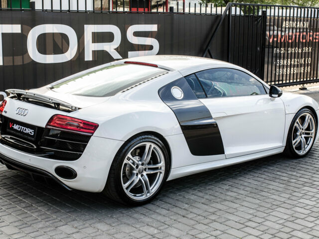 Білий Ауді R8, об'ємом двигуна 5.2 л та пробігом 38 тис. км за 63000 $, фото 8 на Automoto.ua