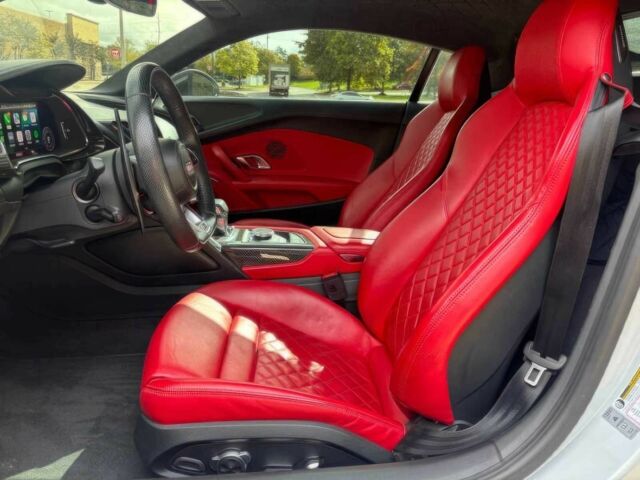 Белый Ауди Р8, объемом двигателя 5.2 л и пробегом 32 тыс. км за 120000 $, фото 8 на Automoto.ua