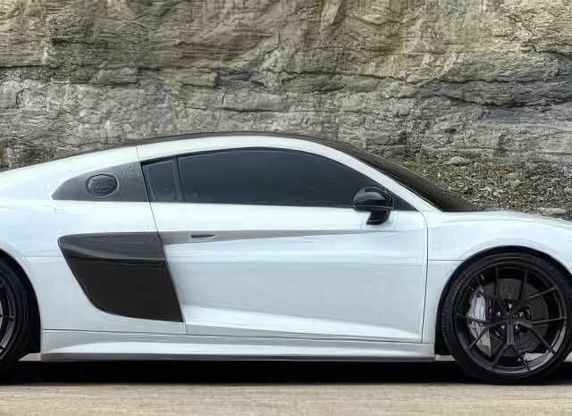 Белый Ауди Р8, объемом двигателя 5.2 л и пробегом 32 тыс. км за 120000 $, фото 3 на Automoto.ua