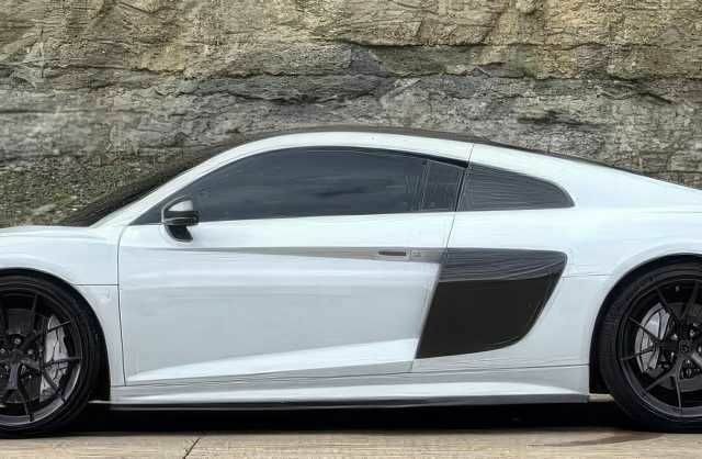 Белый Ауди Р8, объемом двигателя 5.2 л и пробегом 32 тыс. км за 120000 $, фото 4 на Automoto.ua