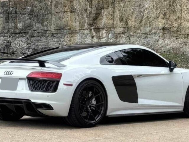 Белый Ауди Р8, объемом двигателя 5.2 л и пробегом 32 тыс. км за 120000 $, фото 7 на Automoto.ua