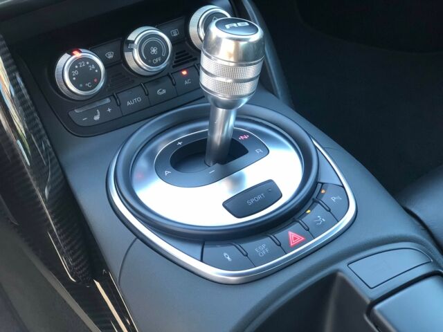 Чорний Ауді R8, об'ємом двигуна 42 л та пробігом 50 тис. км за 39500 $, фото 16 на Automoto.ua