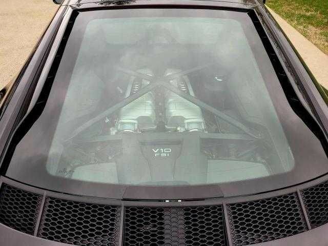 Чорний Ауді R8, об'ємом двигуна 0 л та пробігом 5 тис. км за 90000 $, фото 6 на Automoto.ua
