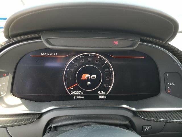 Сірий Ауді R8, об'ємом двигуна 52 л та пробігом 39 тис. км за 108600 $, фото 9 на Automoto.ua