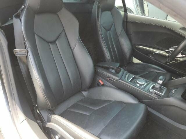 Сірий Ауді R8, об'ємом двигуна 52 л та пробігом 39 тис. км за 108600 $, фото 8 на Automoto.ua