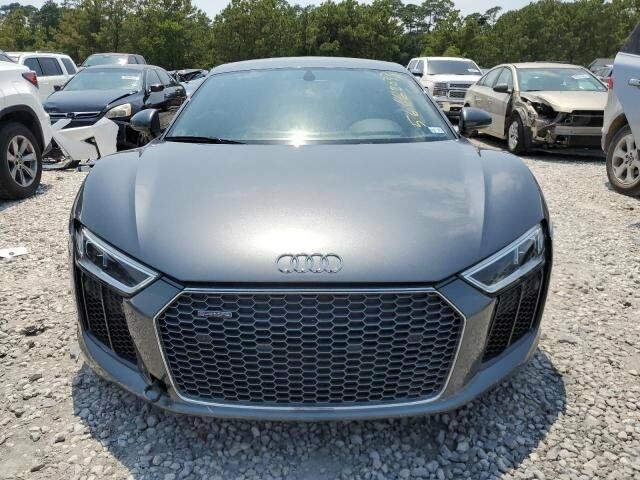 Сірий Ауді R8, об'ємом двигуна 52 л та пробігом 39 тис. км за 108600 $, фото 1 на Automoto.ua