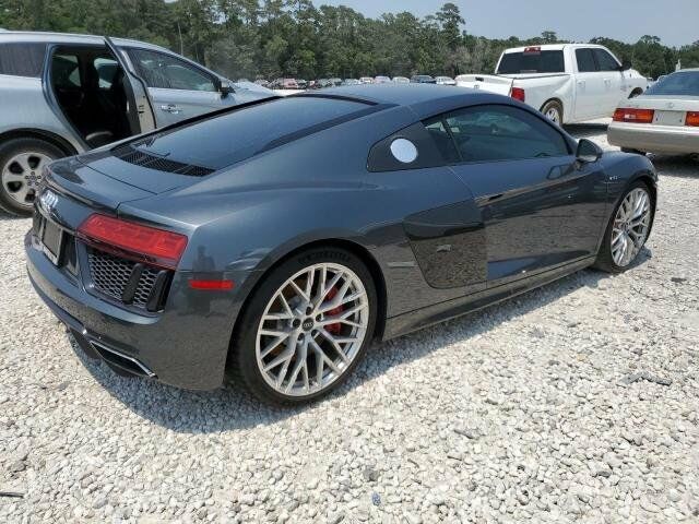 Сірий Ауді R8, об'ємом двигуна 52 л та пробігом 39 тис. км за 108600 $, фото 3 на Automoto.ua