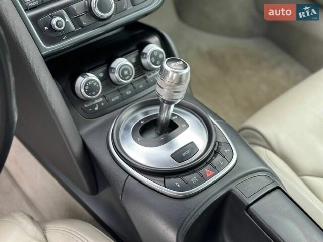 Сірий Ауді R8, об'ємом двигуна 4.2 л та пробігом 102 тис. км за 37990 $, фото 13 на Automoto.ua