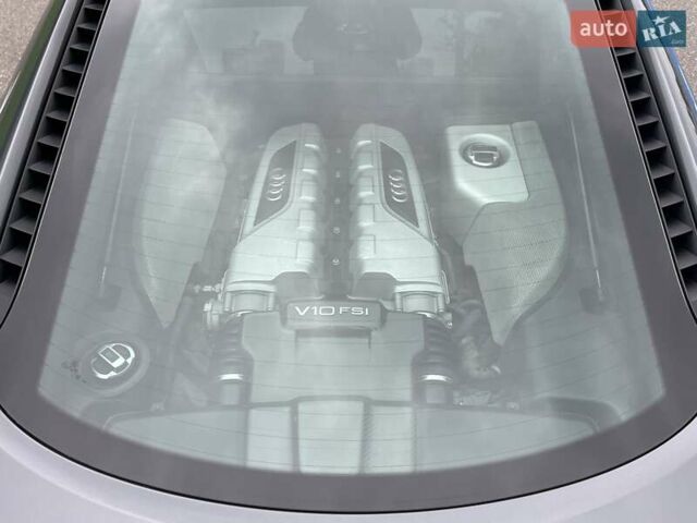 Сірий Ауді R8, об'ємом двигуна 5.2 л та пробігом 29 тис. км за 89000 $, фото 12 на Automoto.ua