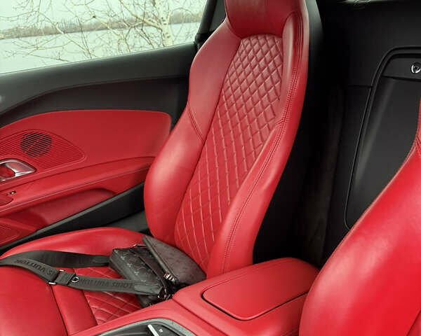 Синий Ауди Р8, объемом двигателя 5.2 л и пробегом 43 тыс. км за 238888 $, фото 21 на Automoto.ua