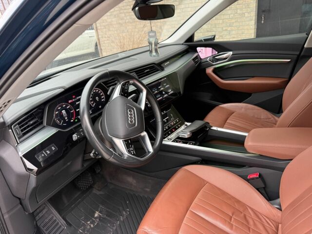 Синий Ауди Р8, объемом двигателя 0 л и пробегом 92 тыс. км за 35900 $, фото 4 на Automoto.ua