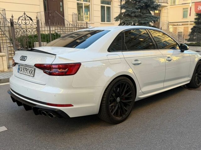 Белый Ауди С4, объемом двигателя 3 л и пробегом 208 тыс. км за 21500 $, фото 3 на Automoto.ua