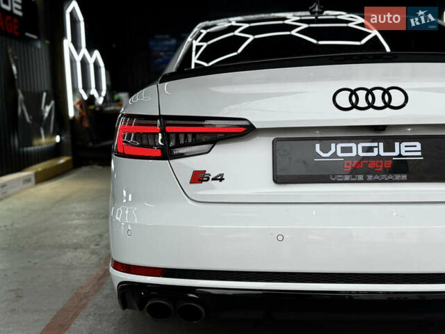 Білий Ауді С4, об'ємом двигуна 3 л та пробігом 110 тис. км за 26500 $, фото 6 на Automoto.ua