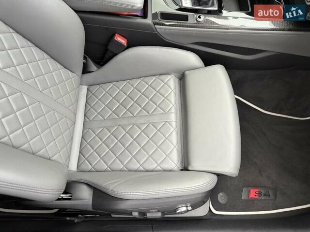 Чорний Ауді С4, об'ємом двигуна 3 л та пробігом 47 тис. км за 31999 $, фото 27 на Automoto.ua