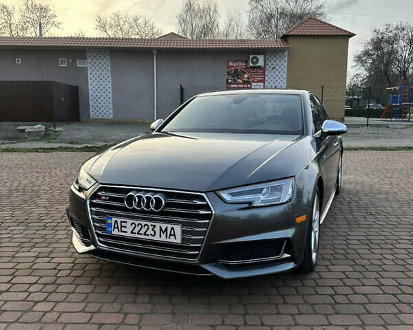 Серый Ауди С4, объемом двигателя 3 л и пробегом 72 тыс. км за 25900 $, фото 1 на Automoto.ua