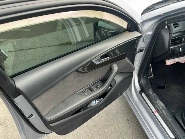 Серый Ауди С4, объемом двигателя 3 л и пробегом 130 тыс. км за 20500 $, фото 1 на Automoto.ua