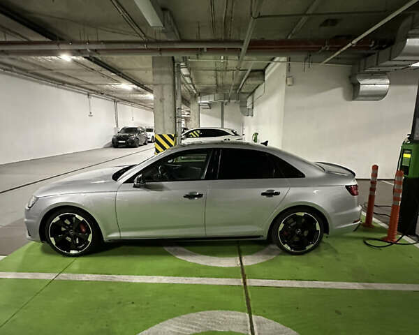 Серый Ауди С4, объемом двигателя 3 л и пробегом 77 тыс. км за 28000 $, фото 4 на Automoto.ua