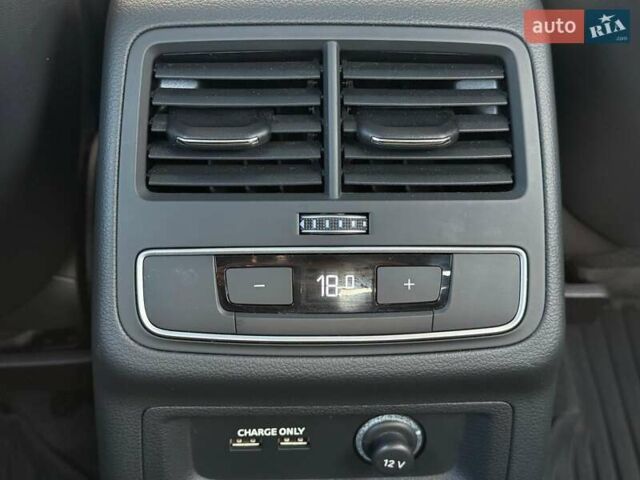Сірий Ауді С4, об'ємом двигуна 3 л та пробігом 32 тис. км за 42590 $, фото 26 на Automoto.ua