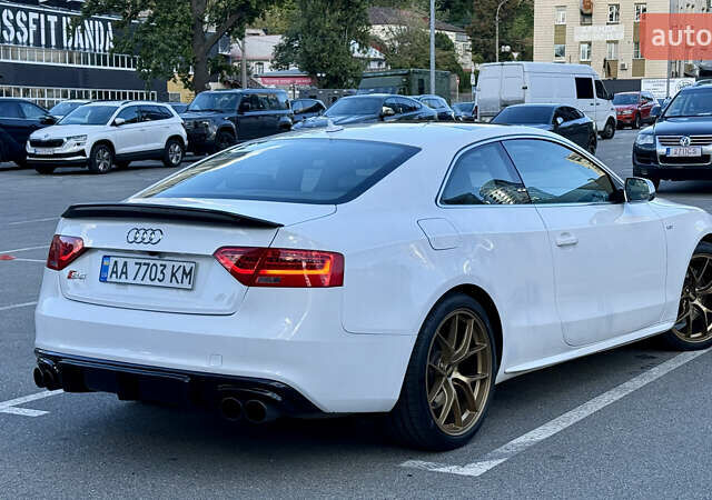 Белый Ауди С5, объемом двигателя 3 л и пробегом 172 тыс. км за 15000 $, фото 2 на Automoto.ua