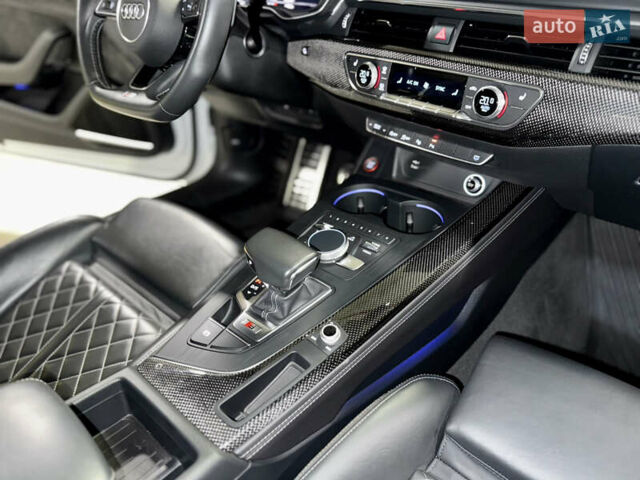 Белый Ауди С5, объемом двигателя 3 л и пробегом 54 тыс. км за 36000 $, фото 35 на Automoto.ua