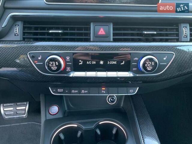 Сірий Ауді S5, об'ємом двигуна 3 л та пробігом 59 тис. км за 33190 $, фото 29 на Automoto.ua