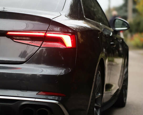 Сірий Ауді S5, об'ємом двигуна 3 л та пробігом 95 тис. км за 29500 $, фото 39 на Automoto.ua
