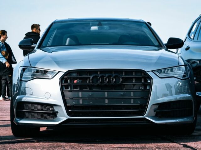 Серый Ауди С6, объемом двигателя 4 л и пробегом 110 тыс. км за 35500 $, фото 1 на Automoto.ua