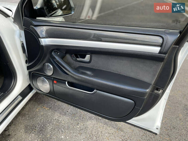 Білий Ауді S8, об'ємом двигуна 5.2 л та пробігом 140 тис. км за 17000 $, фото 27 на Automoto.ua