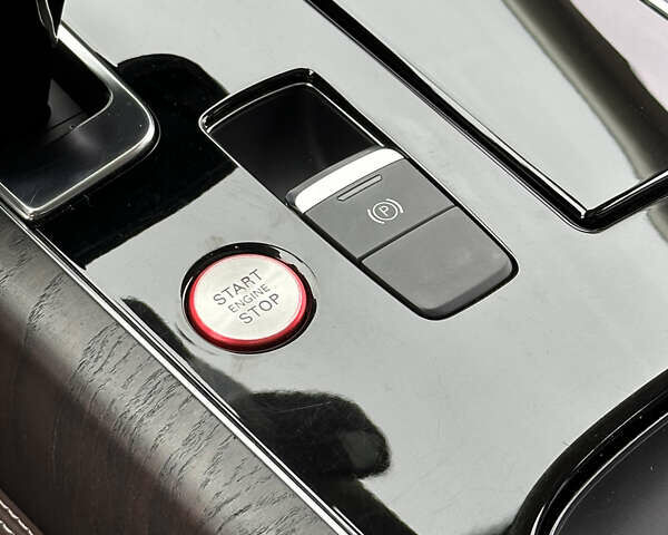 Белый Ауди С8, объемом двигателя 3.99 л и пробегом 164 тыс. км за 32999 $, фото 32 на Automoto.ua