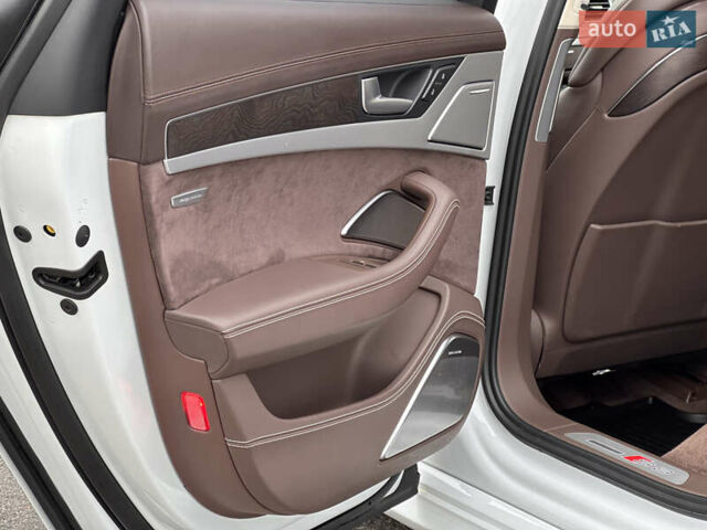 Белый Ауди С8, объемом двигателя 3.99 л и пробегом 164 тыс. км за 32999 $, фото 27 на Automoto.ua