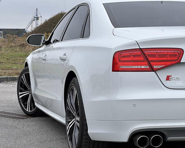 Белый Ауди С8, объемом двигателя 3.99 л и пробегом 164 тыс. км за 32999 $, фото 9 на Automoto.ua