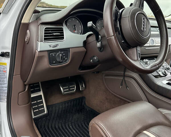 Белый Ауди С8, объемом двигателя 3.99 л и пробегом 164 тыс. км за 32999 $, фото 38 на Automoto.ua