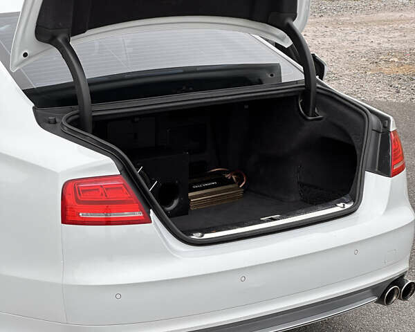 Белый Ауди С8, объемом двигателя 3.99 л и пробегом 164 тыс. км за 32999 $, фото 16 на Automoto.ua