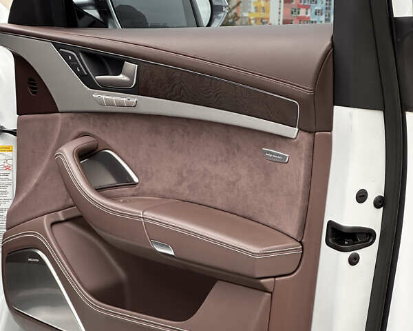 Белый Ауди С8, объемом двигателя 3.99 л и пробегом 164 тыс. км за 32999 $, фото 25 на Automoto.ua