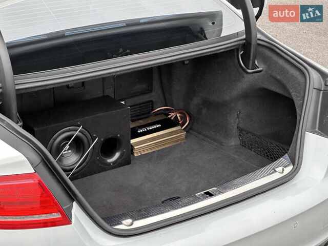 Белый Ауди С8, объемом двигателя 3.99 л и пробегом 164 тыс. км за 32999 $, фото 17 на Automoto.ua