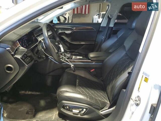 Белый Ауди С8, объемом двигателя 4 л и пробегом 98 тыс. км за 33000 $, фото 6 на Automoto.ua