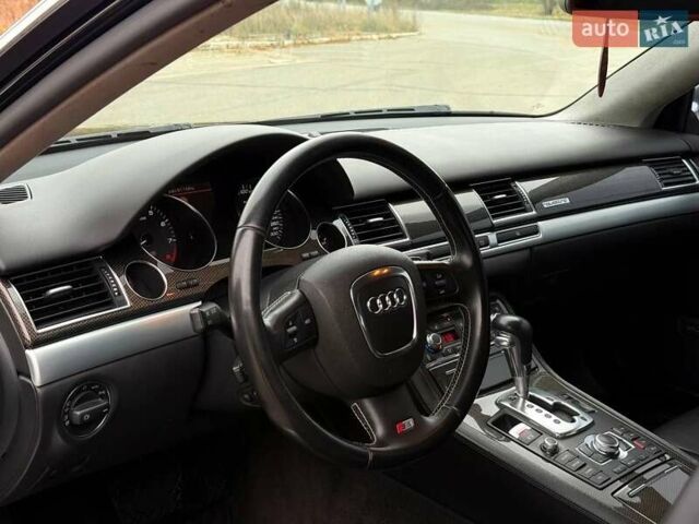 Черный Ауди С8, объемом двигателя 5.2 л и пробегом 153 тыс. км за 22777 $, фото 28 на Automoto.ua