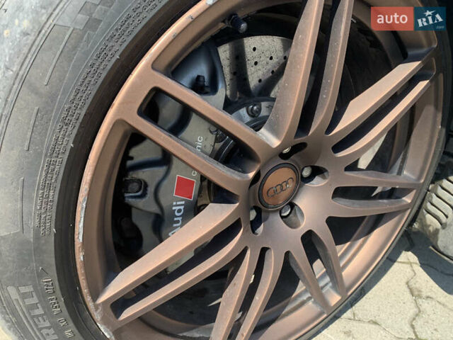 Черный Ауди С8, объемом двигателя 5.2 л и пробегом 270 тыс. км за 12999 $, фото 8 на Automoto.ua