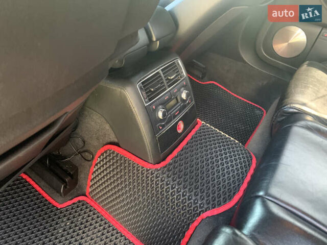 Черный Ауди С8, объемом двигателя 5.2 л и пробегом 270 тыс. км за 12999 $, фото 17 на Automoto.ua