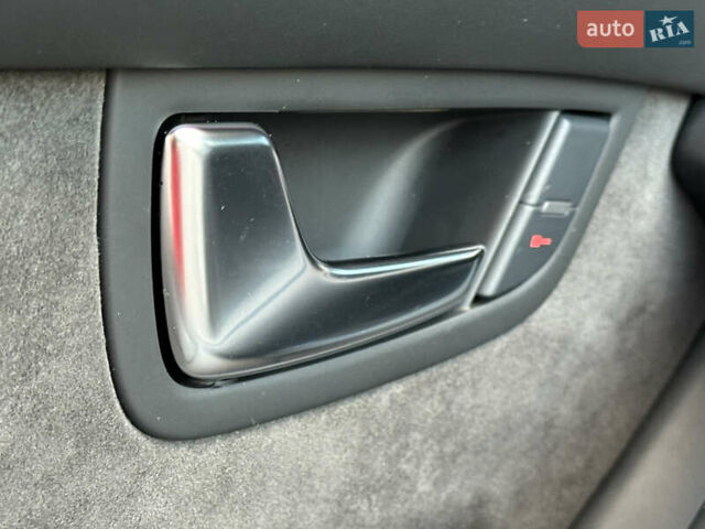 Ауди С8 2007 в Киеве на Automoto.ua Черный Ауди С8, объемом двигателя 5.2 л и пробегом 150 тыс. км за 14990 $, фото 50 на Automoto.ua