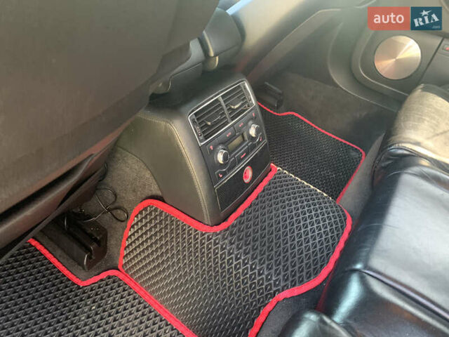 Чорний Ауді S8, об'ємом двигуна 5.2 л та пробігом 262 тис. км за 15000 $, фото 17 на Automoto.ua